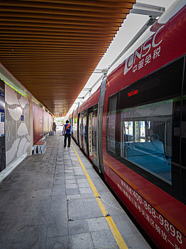 海南省三亚市有轨电车超清特写城市道路交通