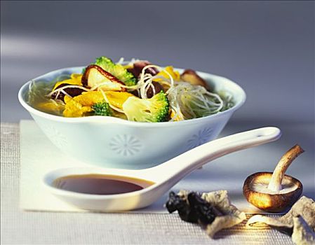 花椰菜,汤,粉条,腌制,鸡肉