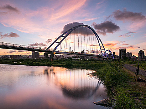 新月桥夕景