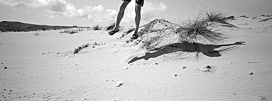 沙丘,男人,特写,腿,跑,影子,凉鞋,夏天,热,度假,复原,生活,悠闲,粗心,喜悦,沙子,沙漠,草