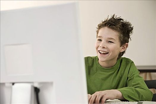 男孩,笑,坐,正面,电脑
