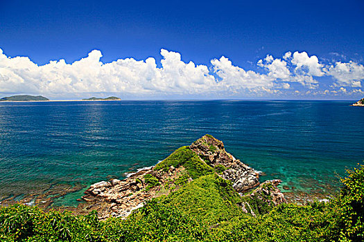 亚龙湾海岸风光