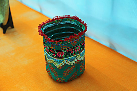 维吾尔族刺绣手工艺品