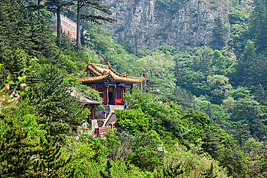 北岳恒山藏于群山间的大大小小的各式寺院庙宇