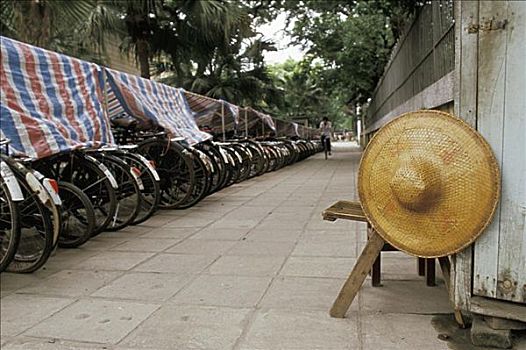 中国,广州,广东,沙面,岛屿,自行车停放,人行道,帽子,椅子