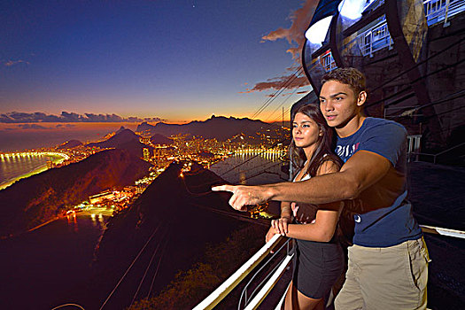 年轻,巴西人,情侣,缆车站,甜面包山,里约热内卢,巴西,南美
