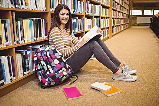 头像,微笑,女学生,学习,图书馆,坐在地板上