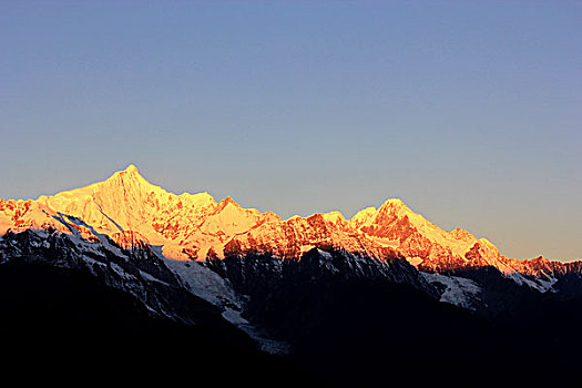 日照金山