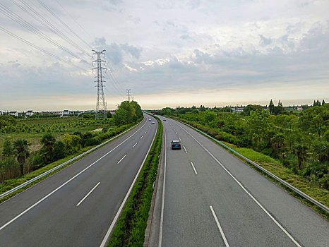 旅行路上,高速路