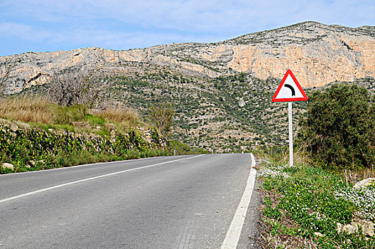 弯曲,道路,路标,山峦,白色海岸,阿利坎特省,西班牙,欧洲