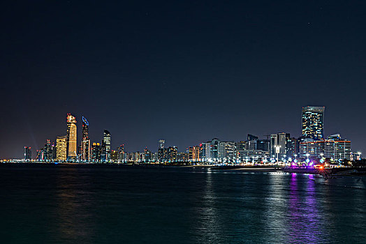 阿布扎比滨海夜景