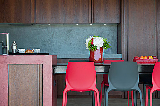 红色,黑色,塑料制品,椅子,桌子,厨房