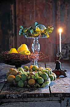 照亮,蜡烛,木瓜属,玻璃,站立,几个,水果,桌上