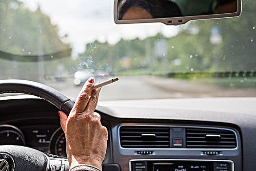 女人,手,香烟,轮子,吸烟,驾驶,巴登符腾堡,德国,欧洲