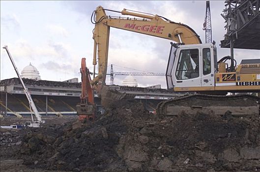 温布利体育场拆迁,挖掘器械,工作