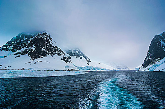 雷麦瑞海峡,南极