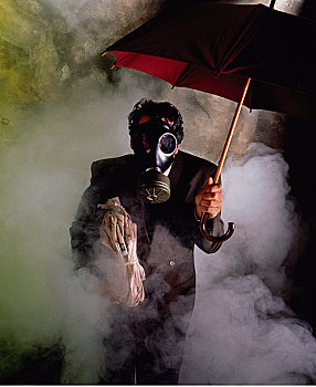 商务人士,戴着,防毒面具,拿着,伞