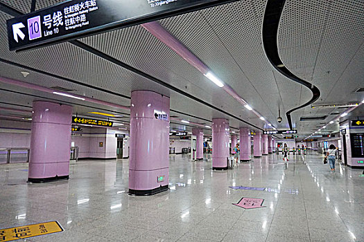 上海新天地地铁站舒适安全的站内环境