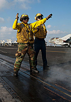 飞行员,a-18c,大黄蜂,飞行甲板,美国军舰