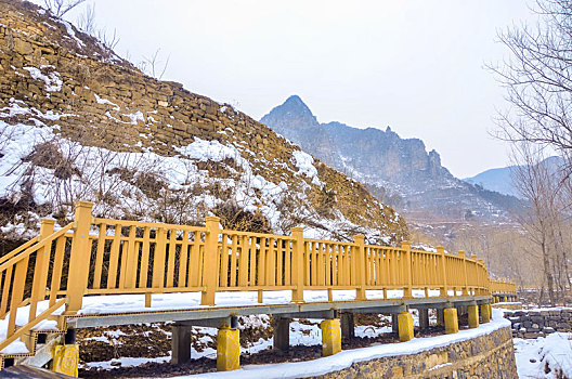 雪中栈道