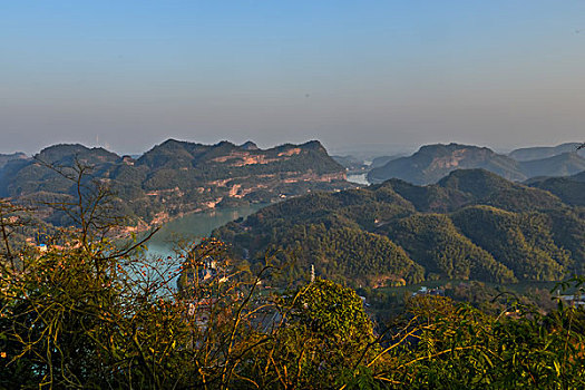 山,丹霞,河流,蓝天,黄昏,大气,山脉,驴友,旅行,地质公园,丹霞地貌,灌木,树,草,水潭,素材,平面设计