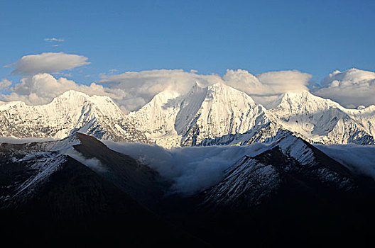 贡嘎雪山