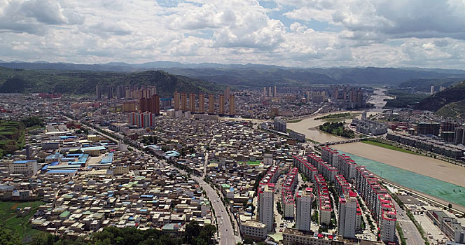 甘肃岷县,山环水绕的岷县县城