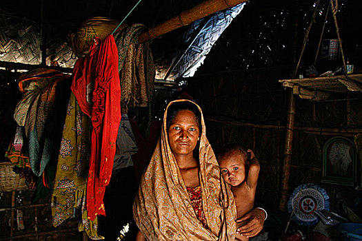 母亲,孩子,室内,小屋,贫民窟,达卡,孟加拉,五月,2008年