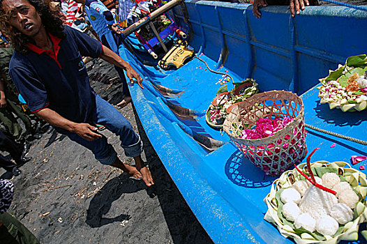 渔民,仪式,供品,南方,海洋,支付,敬意,女神,班图尔,日惹,印度尼西亚,二月,2006年,海滩