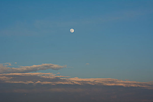 月亮蓝天
