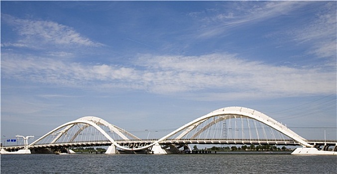 现代,桥