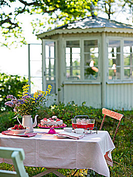 餐具摆放,桌上,花园