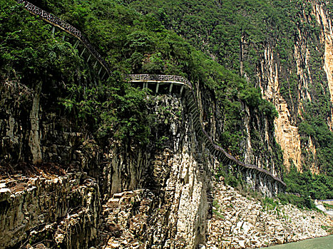 重庆巫山大宁河小三峡滴翠峡内全长4公里左右的小三峡古栈道