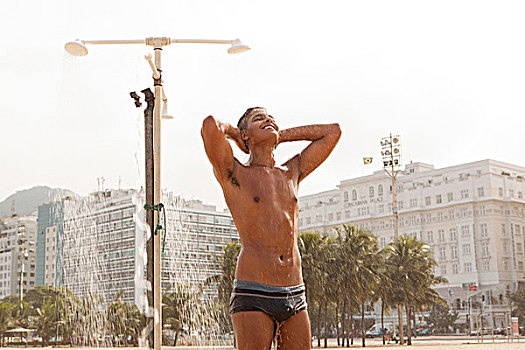 男青年,淋浴,科巴卡巴纳海滩,里约热内卢,巴西