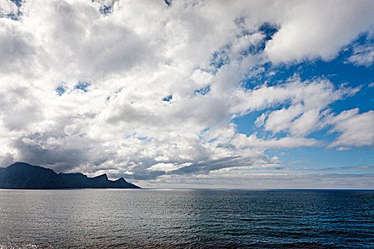云,上方,山峦,海岸,靠近,维特沃格,罗弗敦群岛,挪威北部,挪威,斯堪的纳维亚,欧洲