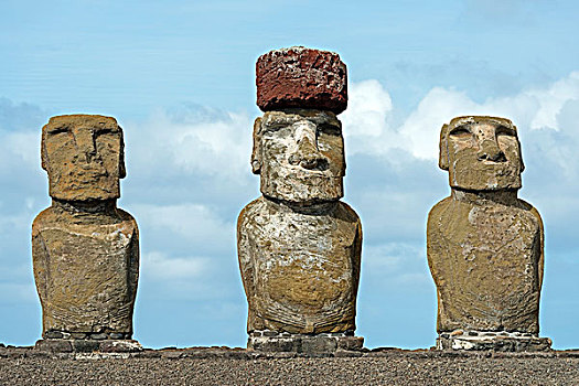 三个,摩埃石像,拉诺拉拉库采石场,复活节岛,智利,南美
