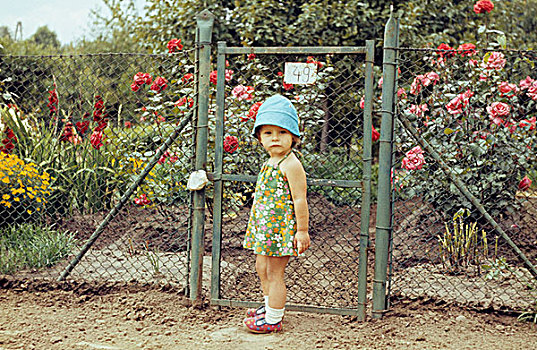 小女孩,花园栅栏