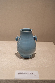 四川德阳博物馆藏清代蓝釉兔头双耳瓷瓶