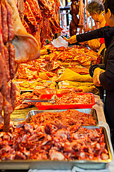 台灣台北,萬華的傳統市場,中央市場是蔬菜肉品的批發市場,有新鮮蔬菜新鮮的肉品