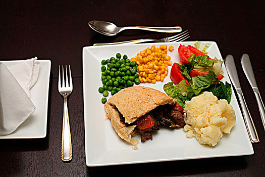 肉排,布丁,蔬菜,沙拉,暗色,木桌子