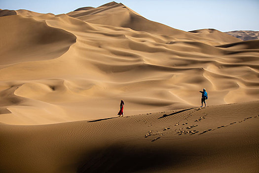 奔跑在沙漠中