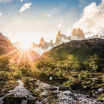 日光,山谷,山脉,洛斯格拉希亚雷斯国家公园,巴塔哥尼亚,阿根廷