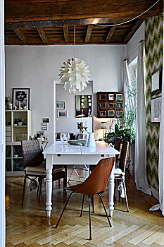 白色,木桌子,橡树,木地板,整修,复古,时期,公寓