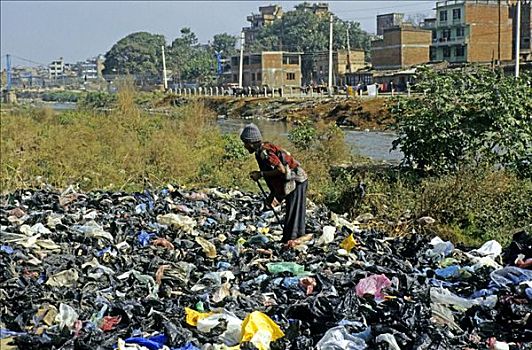 老人,垃圾掩埋场,加德满都,尼泊尔,亚洲
