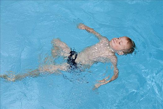 男孩,5岁,游泳,仰泳,游泳池