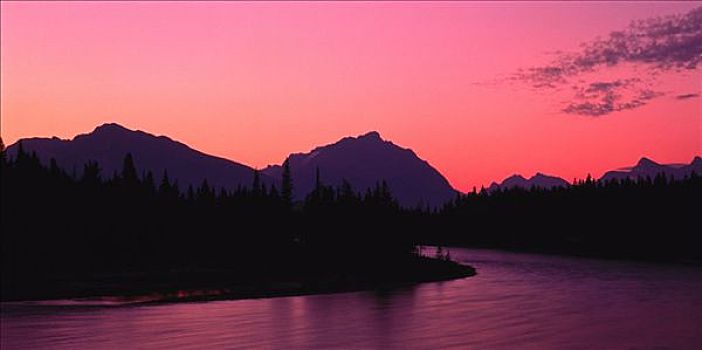 阿萨巴斯卡河,日落,碧玉国家公园,艾伯塔省,加拿大