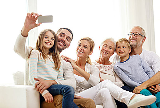 家庭,高兴,人,概念,幸福之家,坐,沙发,制作,智能手机,在家