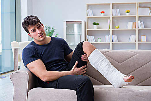 男人,断腿,恢复,在家