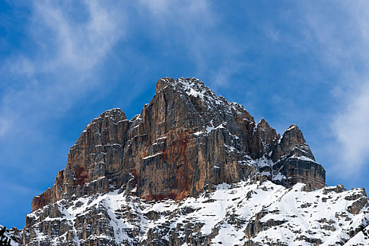 红山,靠近