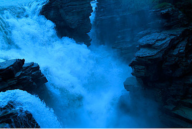 阿萨巴斯卡瀑布图片
